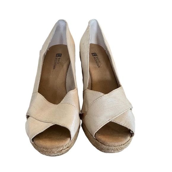 White Mountain women’s cream color open toe wedge heel shoes. 3.5 inch heel - Picture 2 of 8
